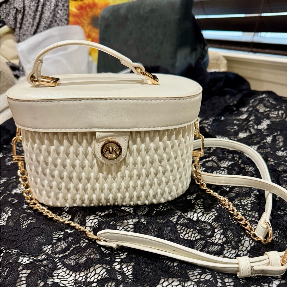 Pre-Loved Anne Klein White Woven Women's Bag/crossbody
